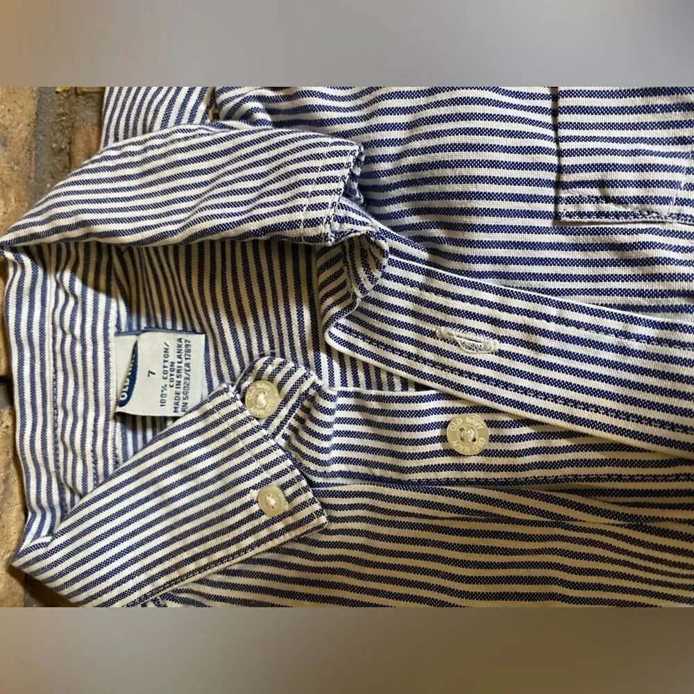 ‎4-boys size 7 button downs